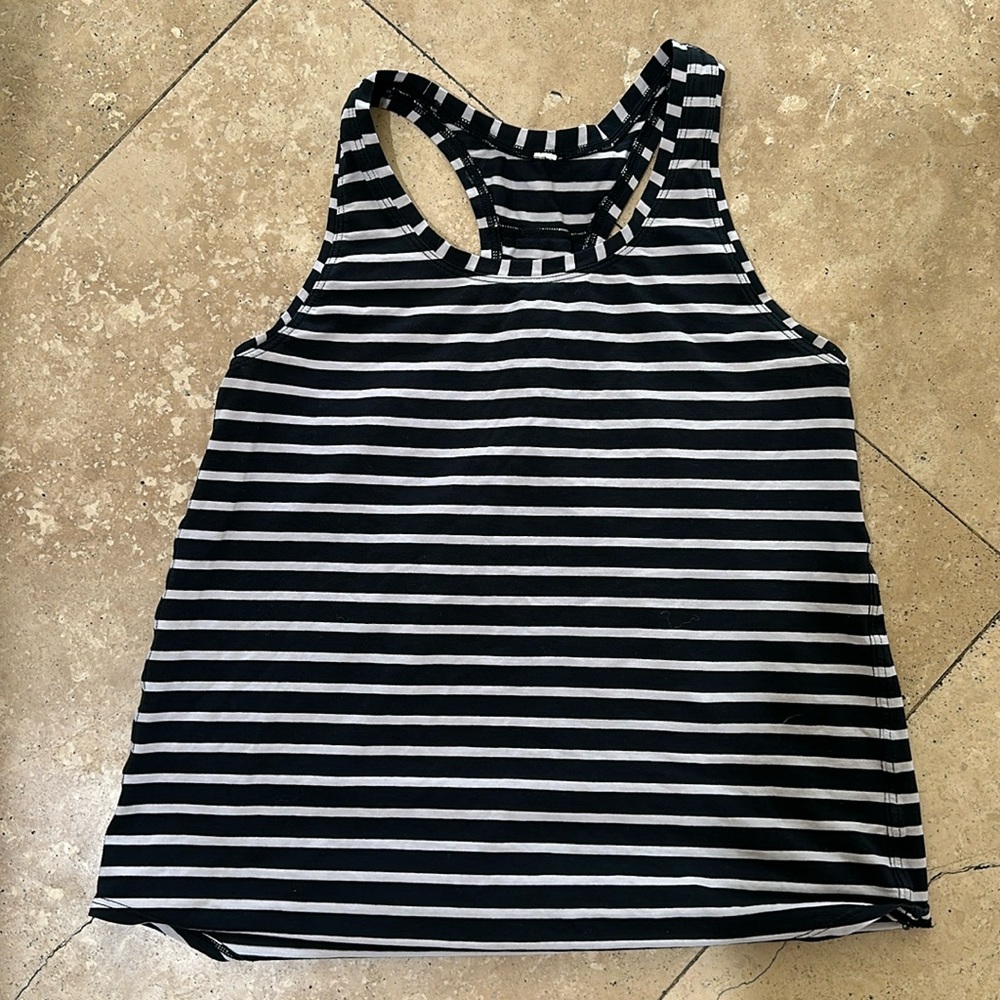 Lululemon workout tank size medium